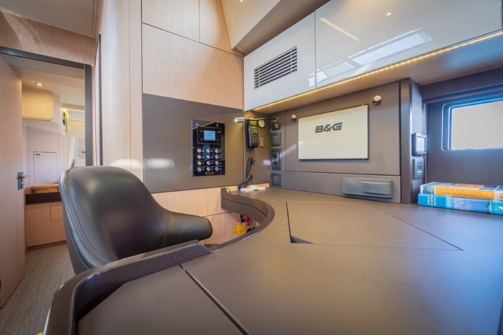2020 Beneteau Oceanis Yacht 62 - Image 27