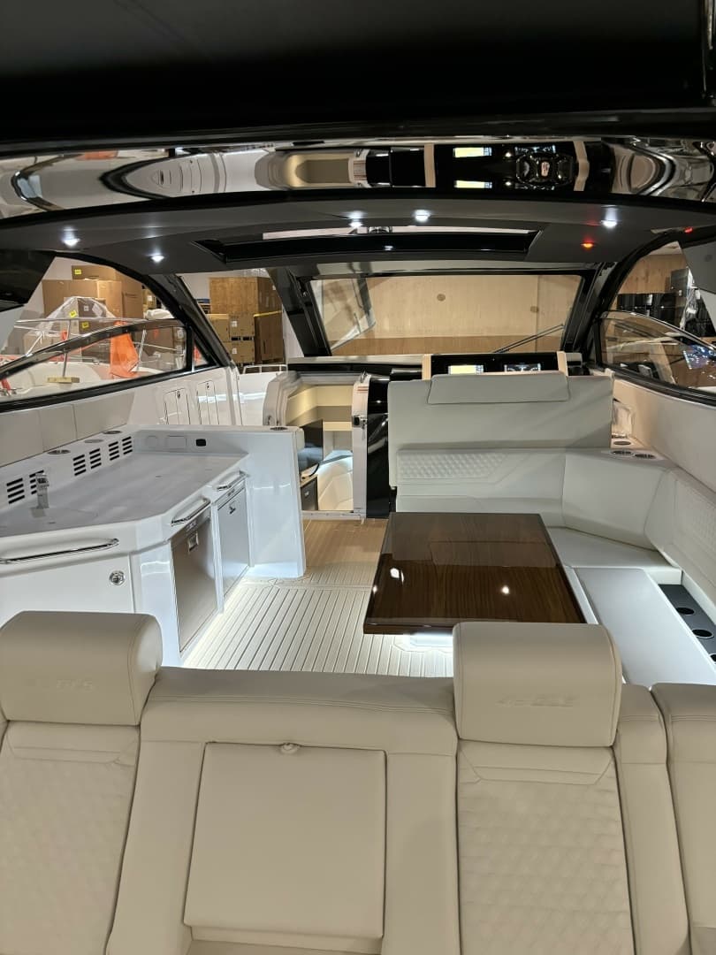 2024 Cruisers Yachts 42 GLS OB - Image 17