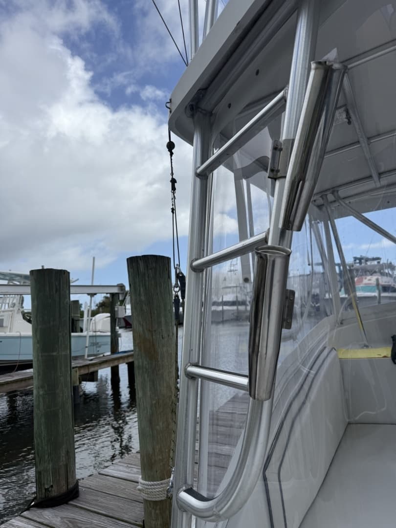 2000 Luhrs — - Image 21