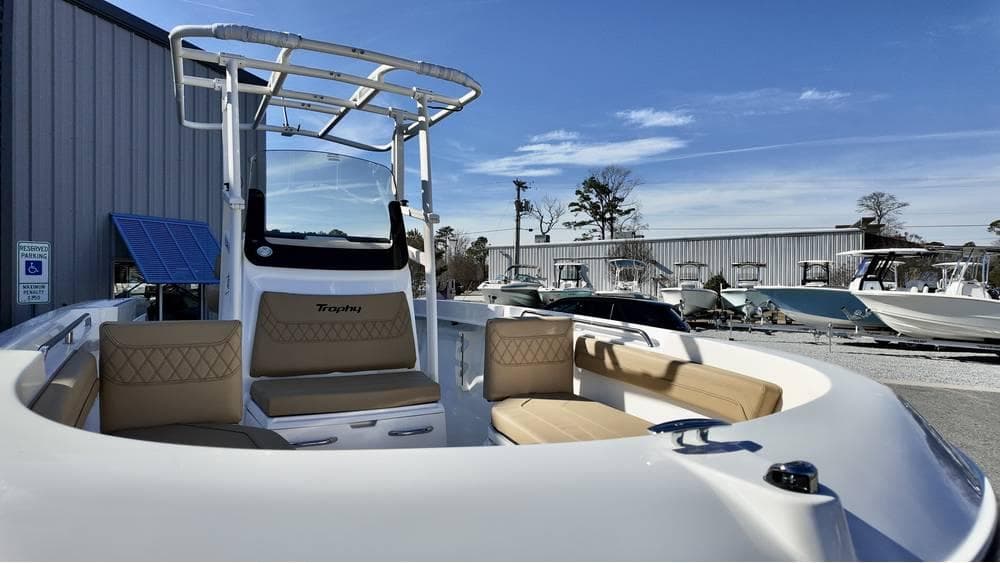 2025 Bayliner Trophy 22 CC boat with seating, docked outdoors under clear sky.