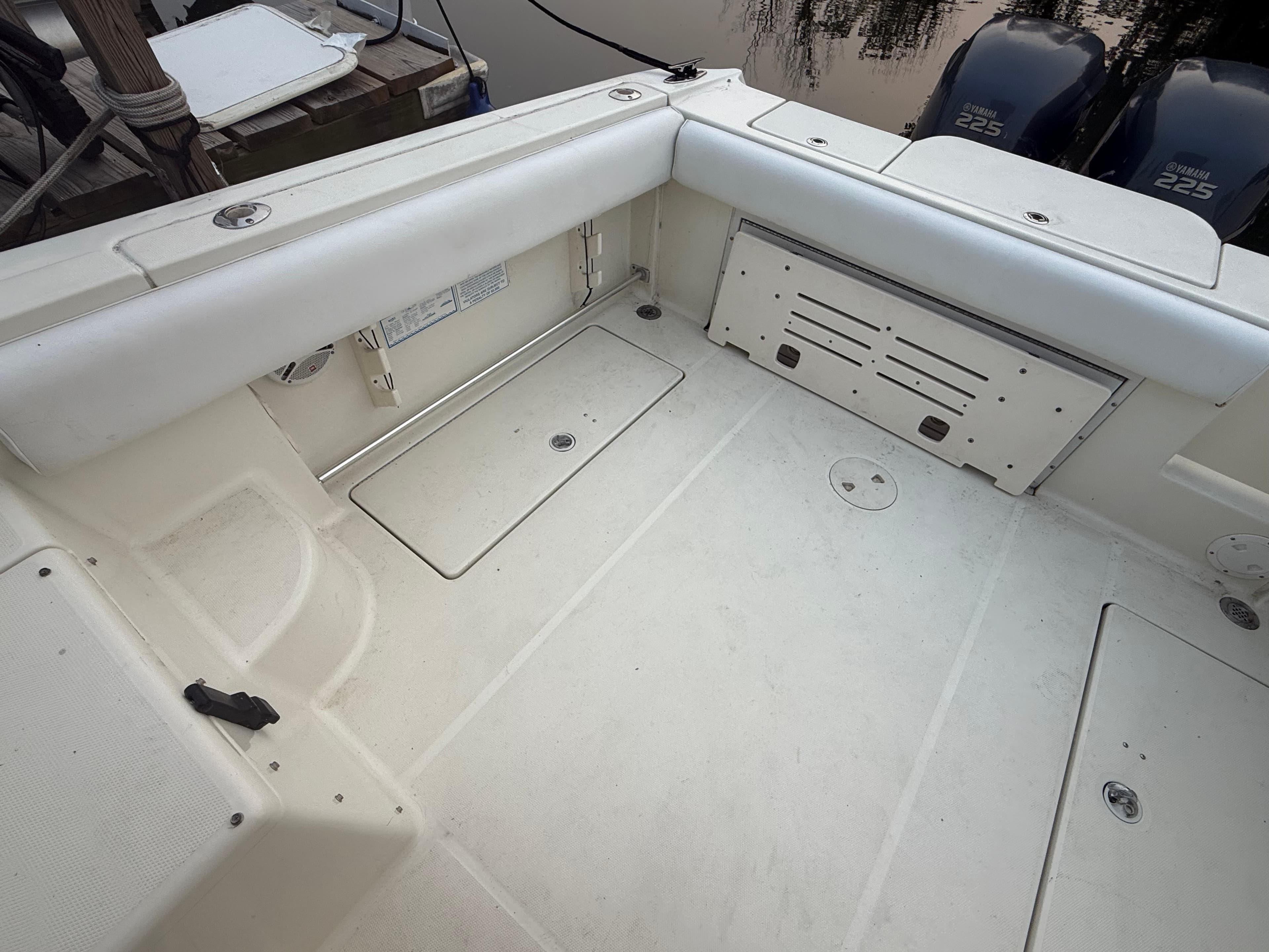 2003 Hydra-Sports Vector 2800 WA boat interior with spacious deck and twin engines.