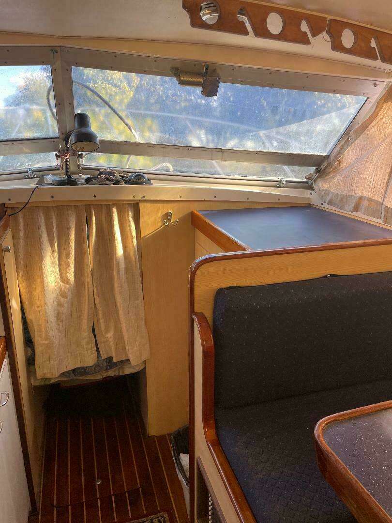 1972 Bertram 28 Flybridge - Image 10