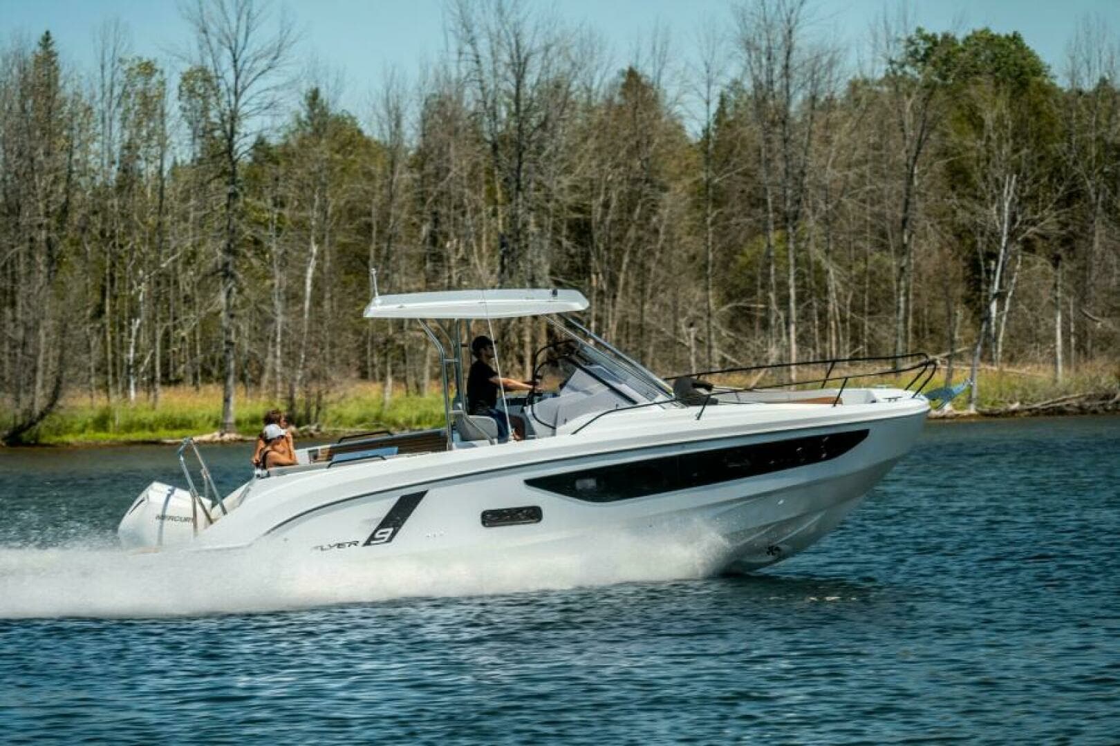 2025 Beneteau Flyer 9 Sundeck - Image 5