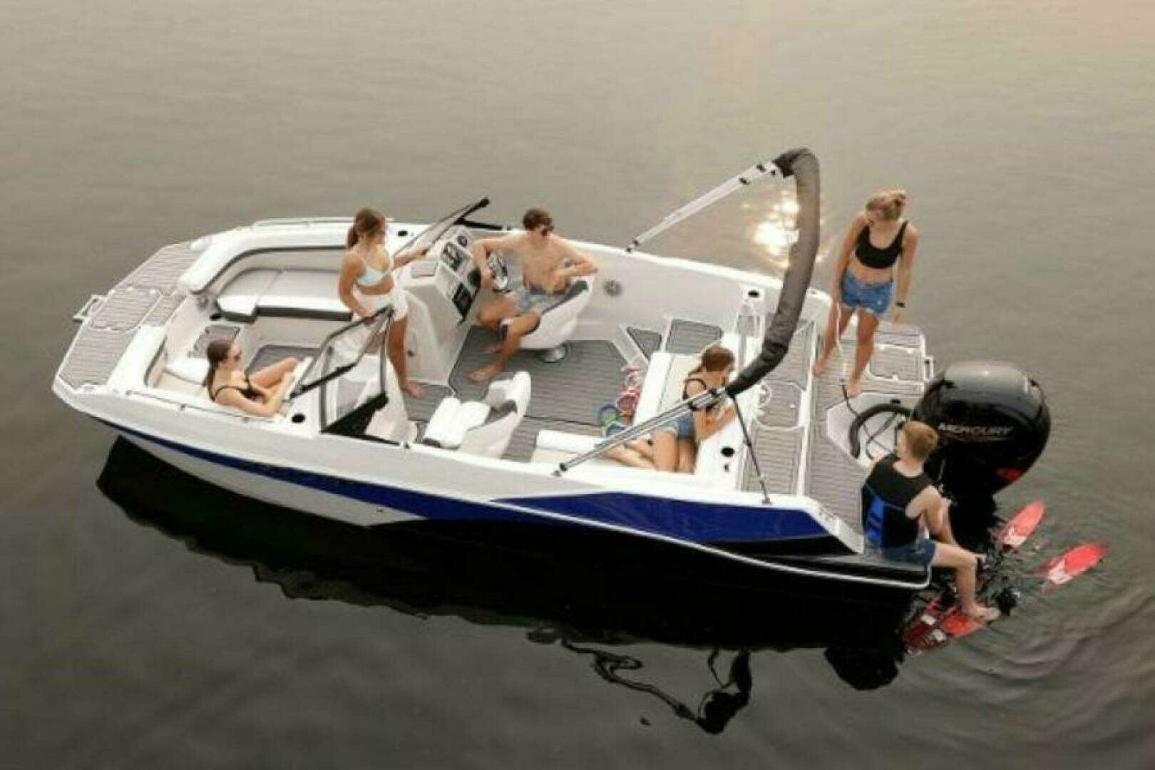 2025 Starcraft SVX 210 OB DC - Image 2