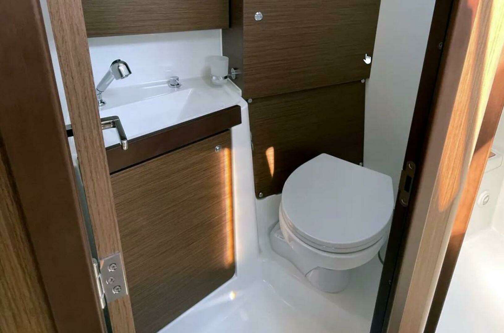 2022 Beneteau Oceanis 38.1 - Image 7