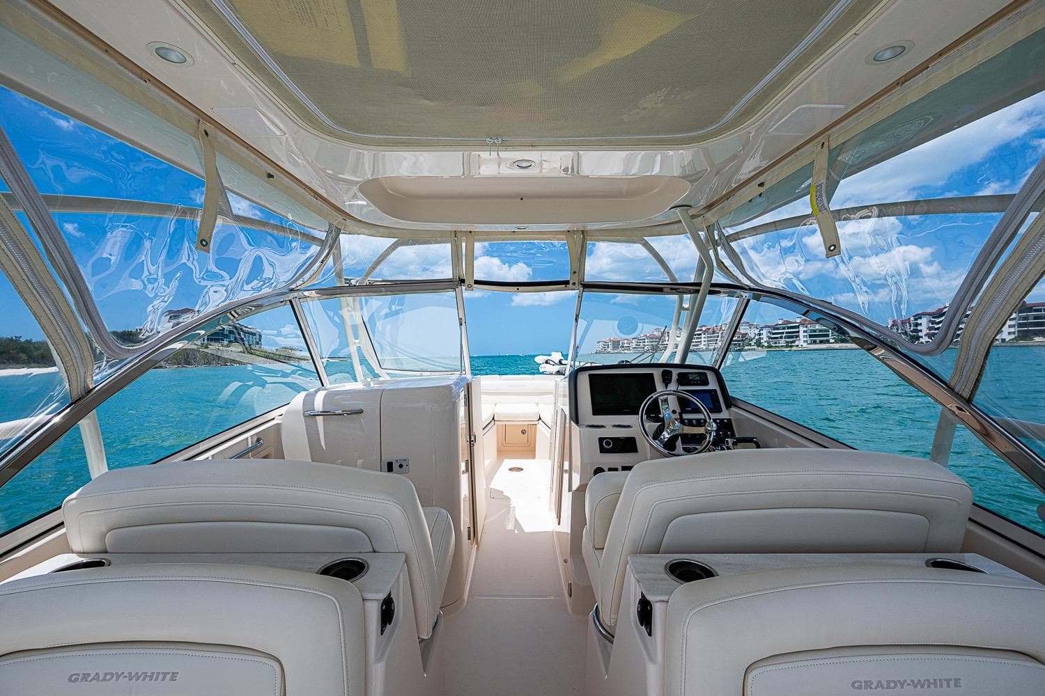 2022 Grady-White Freedom 285 boat interior with ocean view and modern helm.