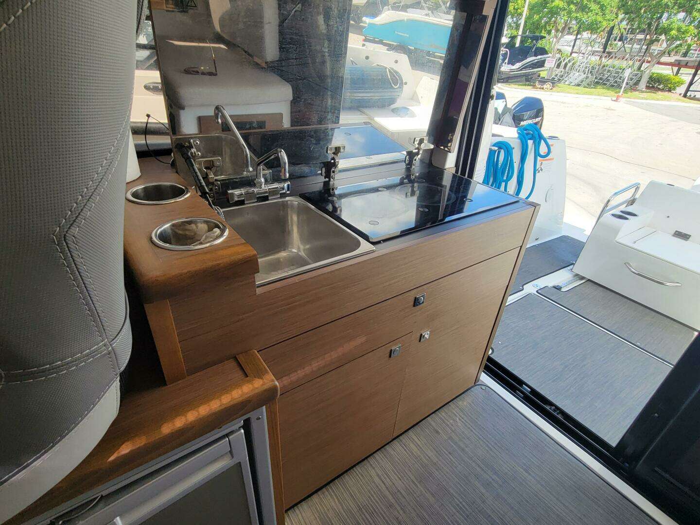 2023 Jeanneau NC895 - Image 13
