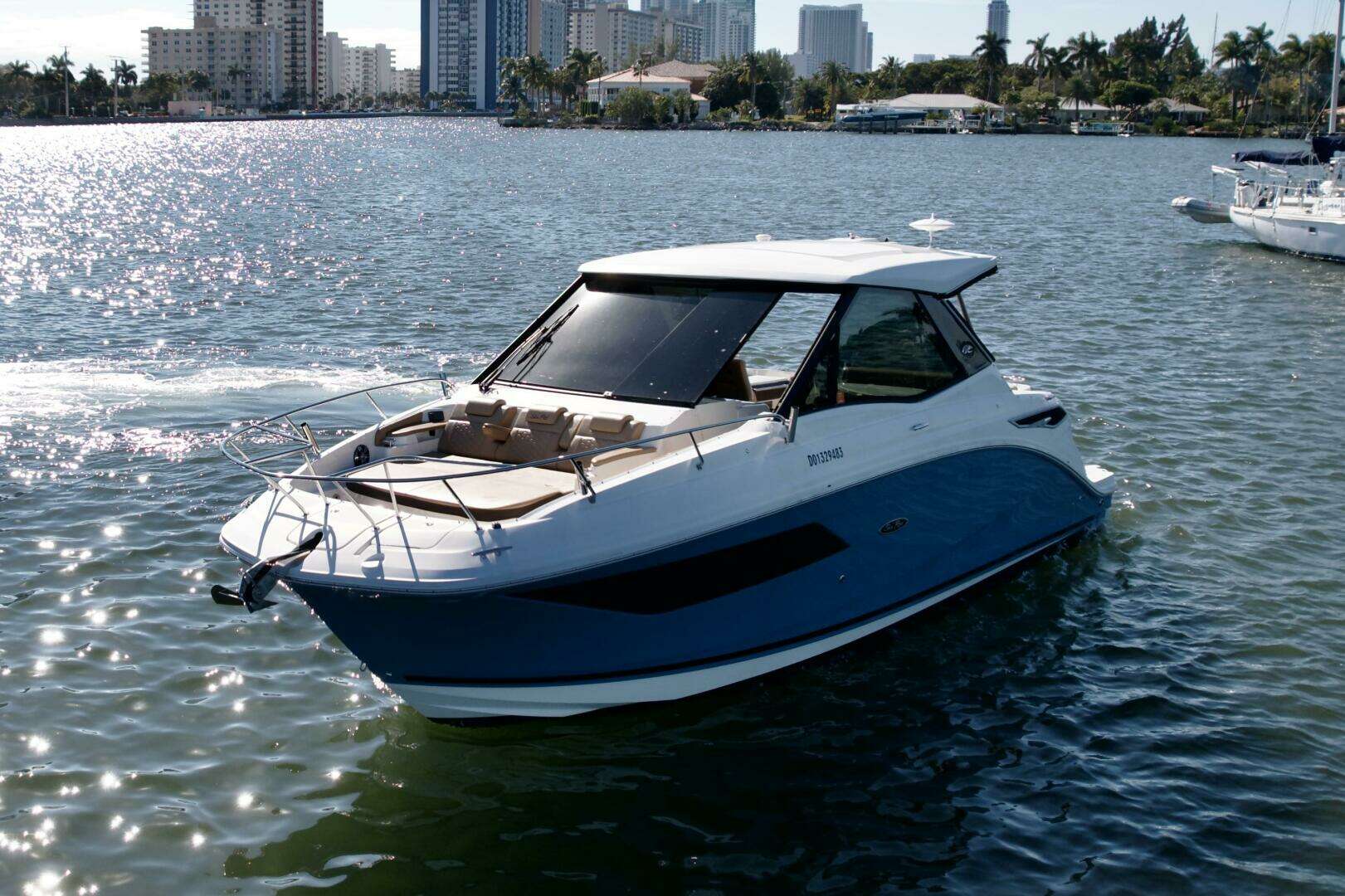 2022 Sea Ray Sundancer 320 - Image 2