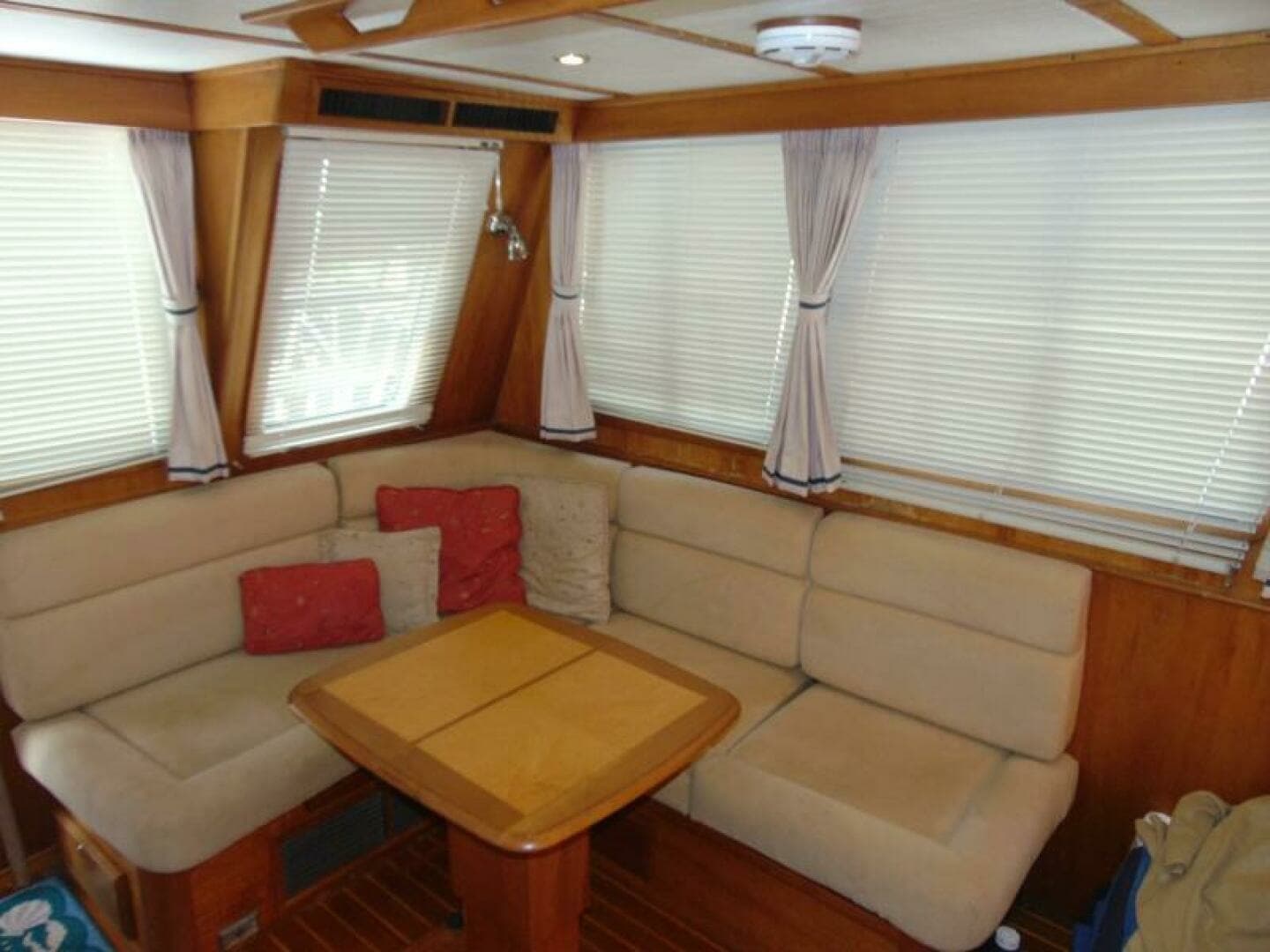 2004 Sabre Flybridge - Image 10