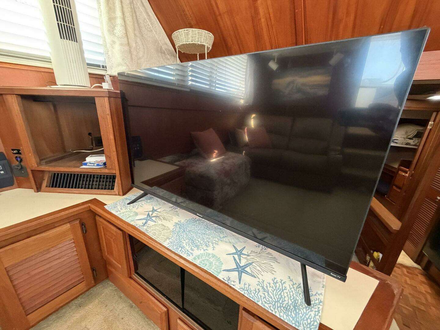 1987 Viking 44 Motor Yacht - Image 45