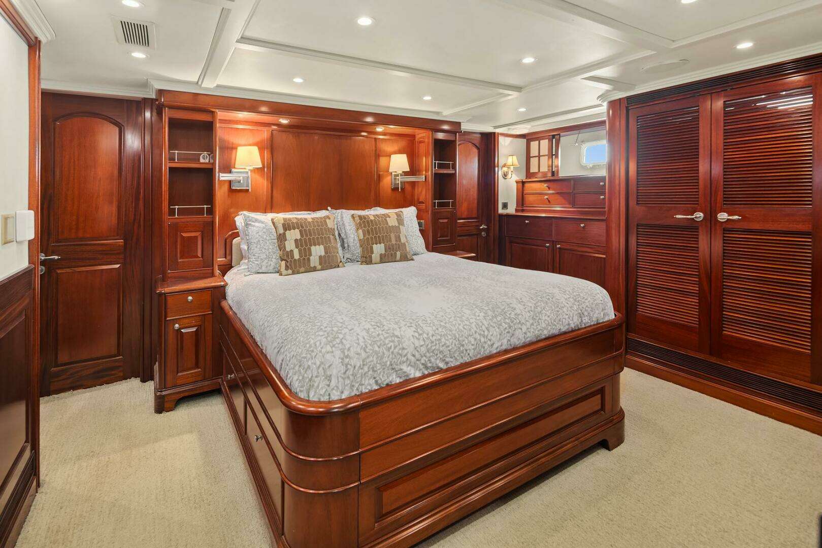 2001 Rayburn Custom Yachts Flush Deck - Image 25