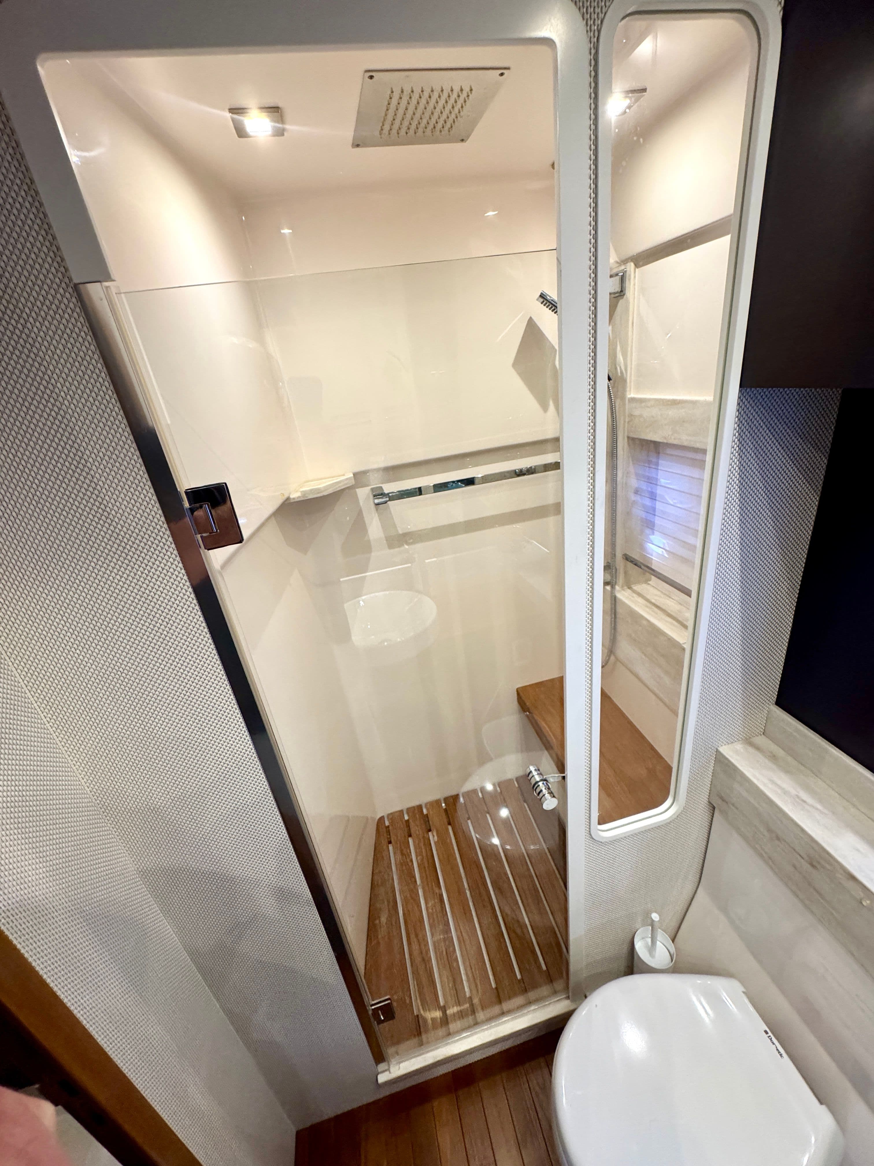 Master StateRoom - Shower w/ Bench