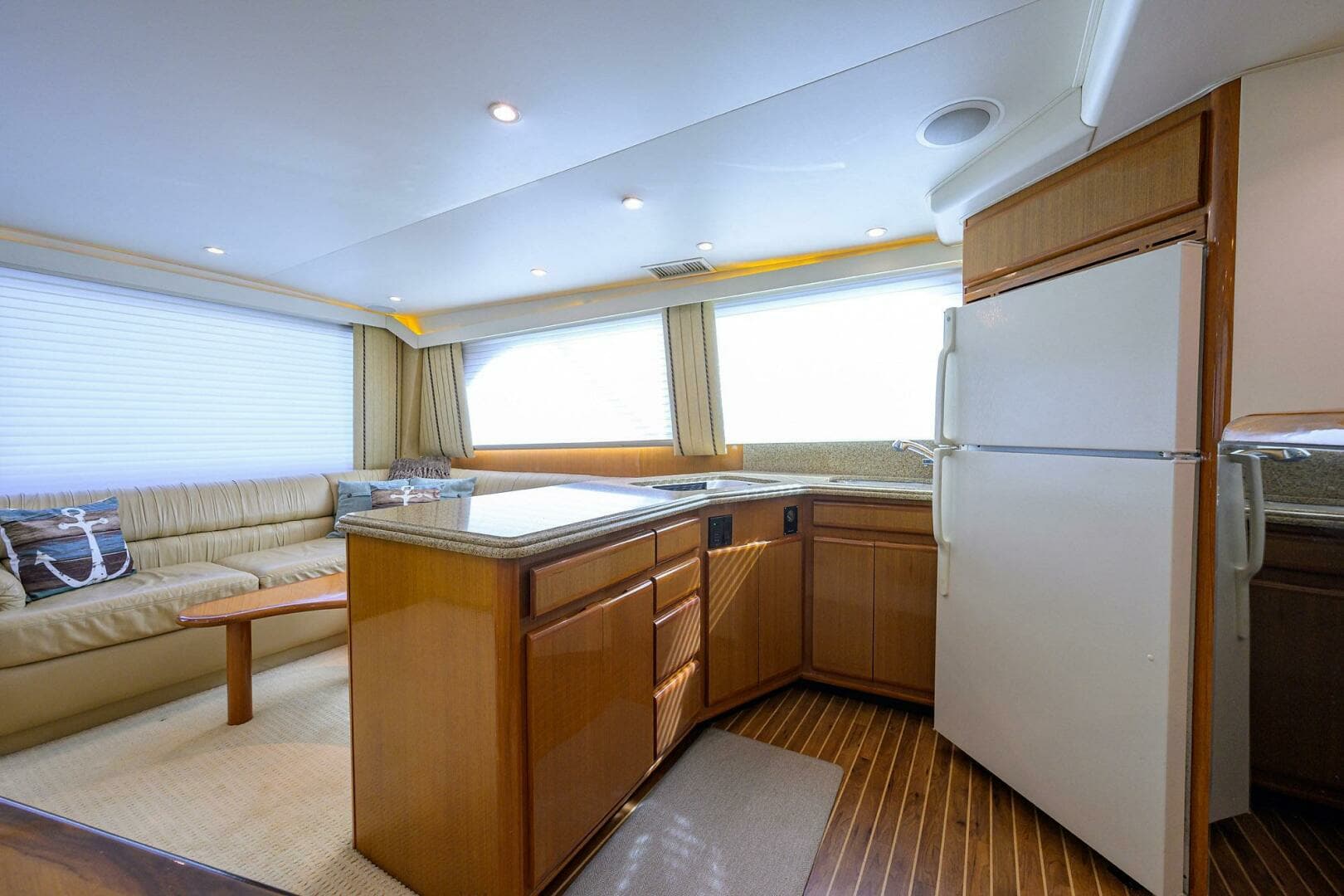 2000 Viking 50 Convertible - Image 12