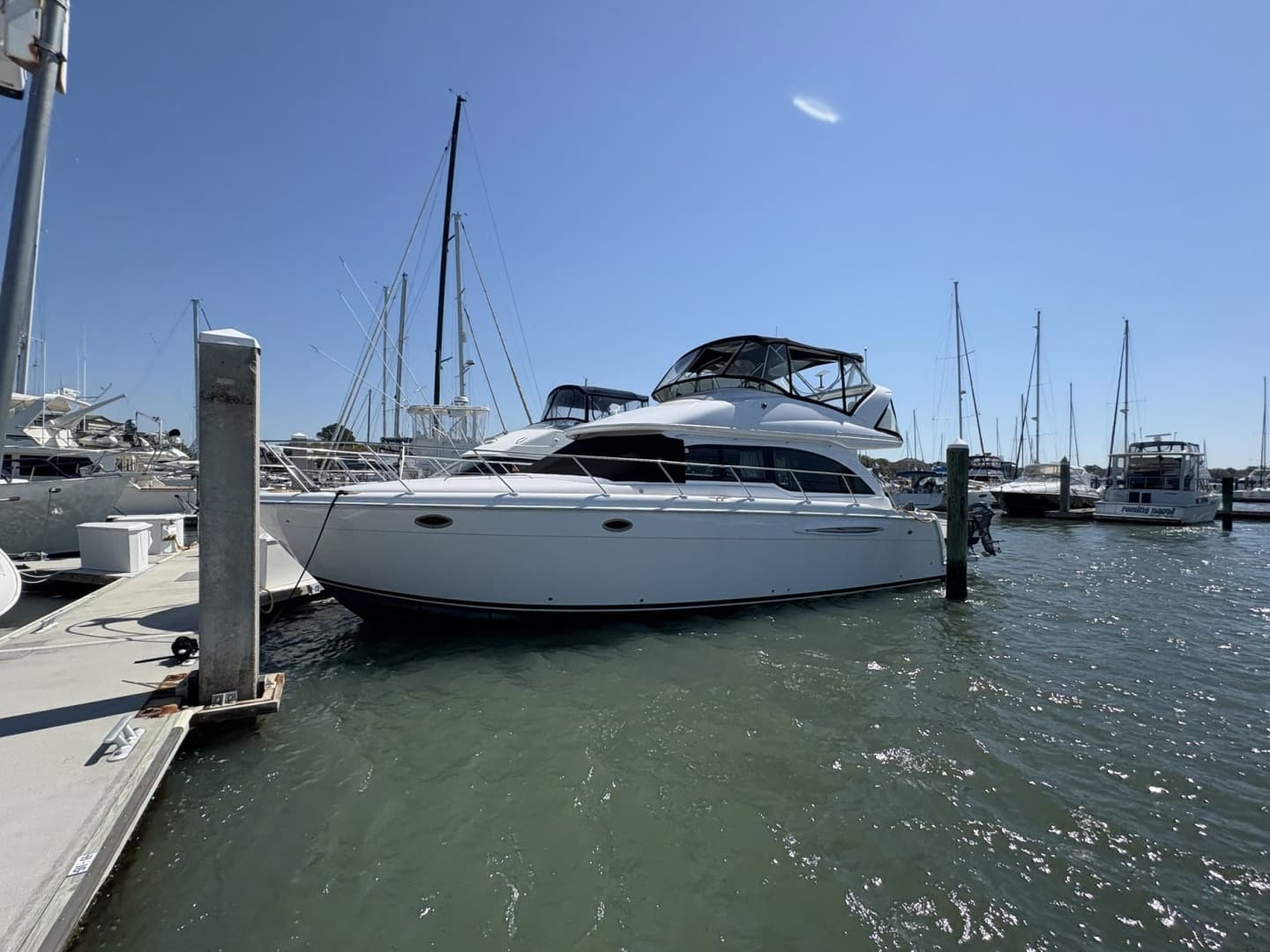 2005 Meridian 411 Sedan - Image 2