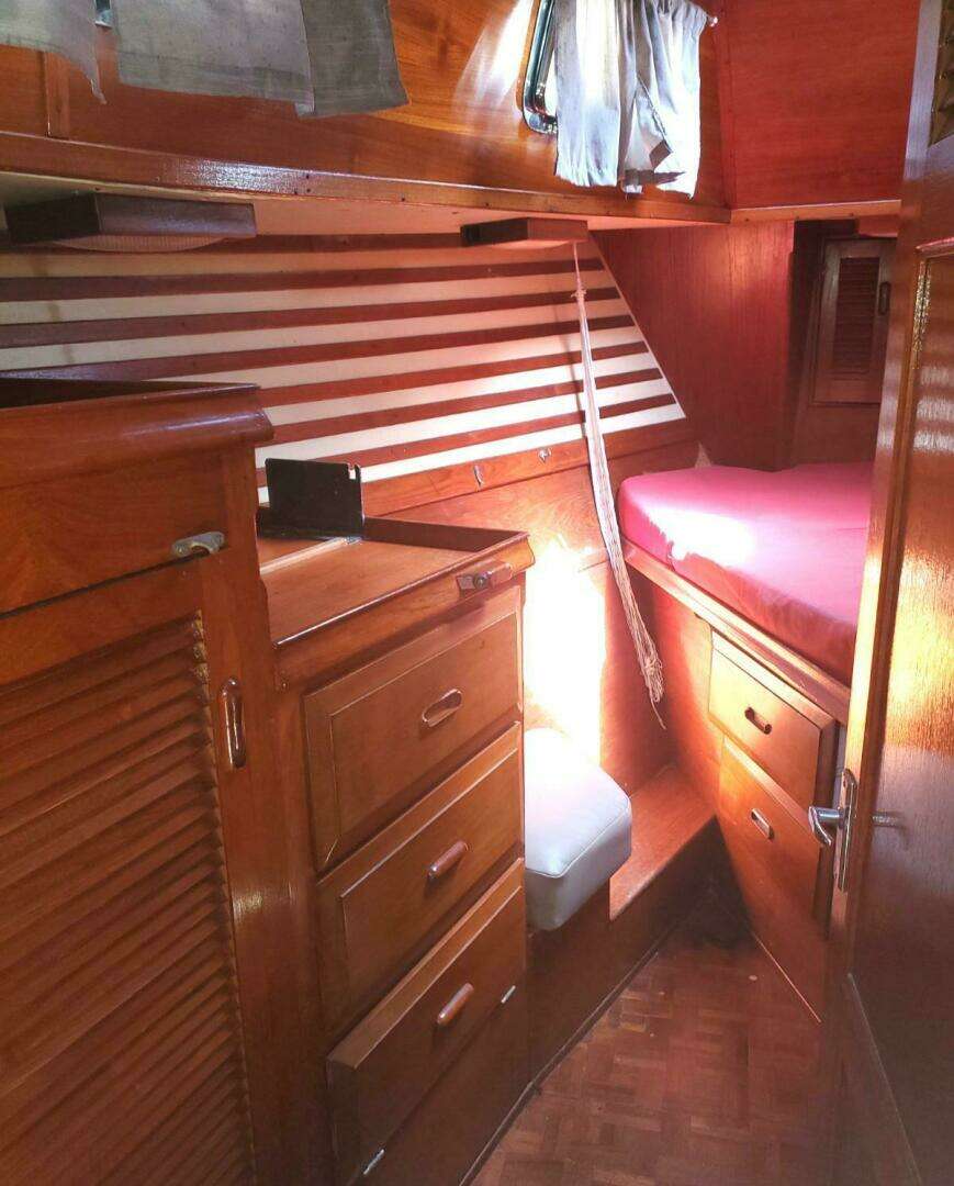 1982 Endeavour 43 CC - Image 5