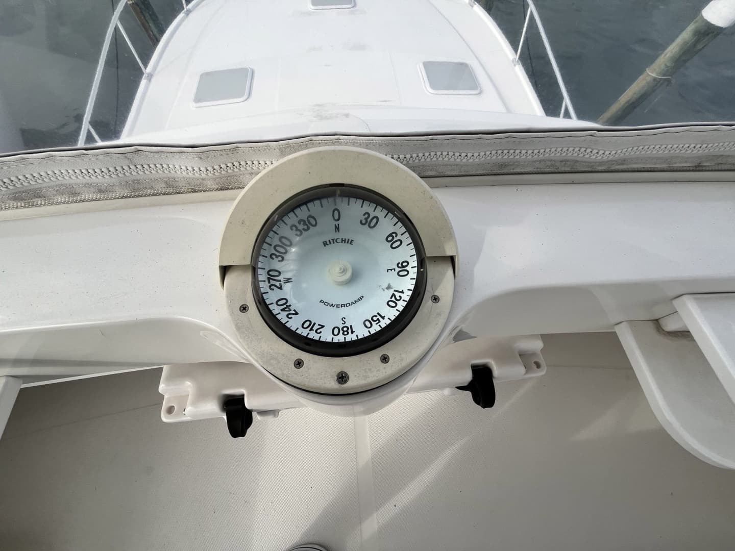 2003 Luhrs 40 Convertible - Image 16