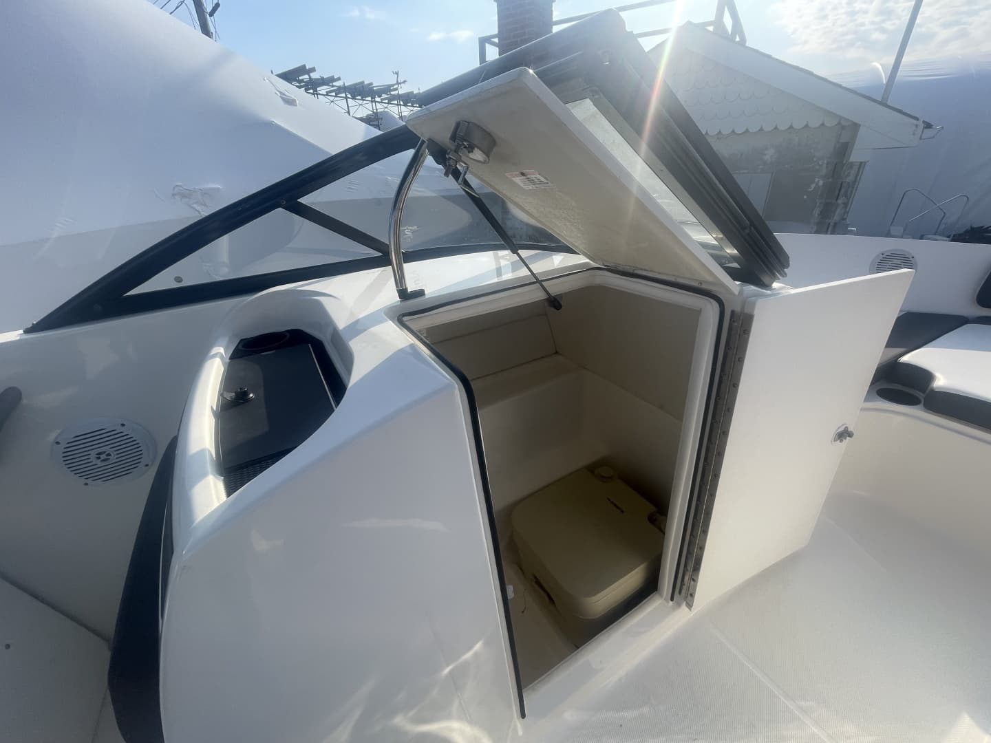 2019 Bayliner VR6 Bowrider I/O - Image 33