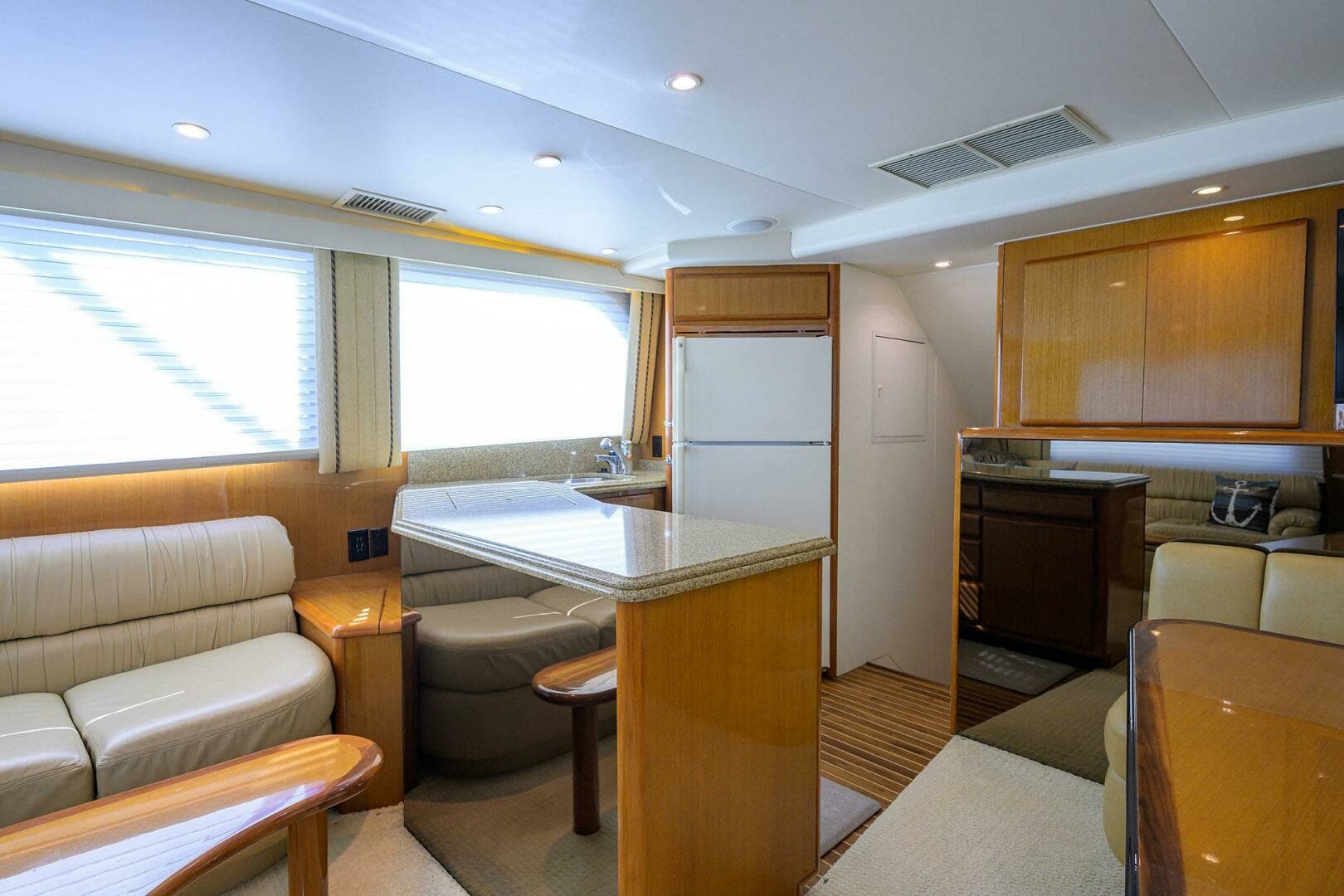 2000 Viking 50 Convertible - Image 11