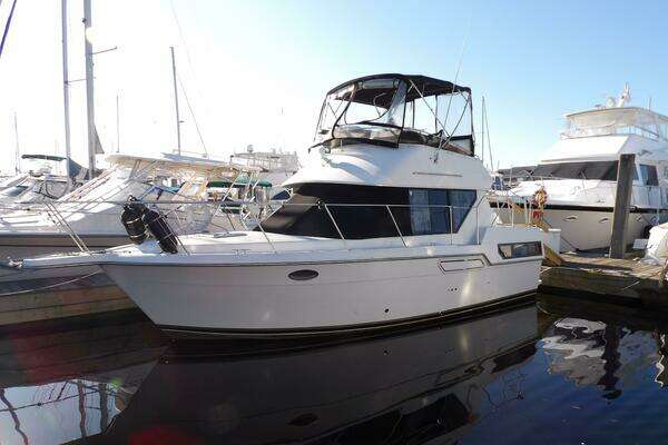1992 Carver 28 Aft Cabin Motor Yacht - Image 1