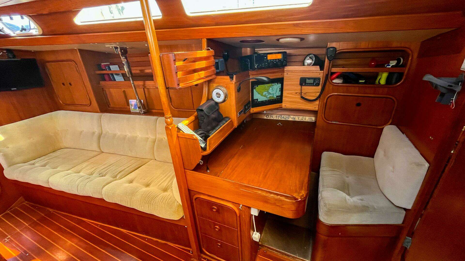 1991 Oyster Lightwave 48 - Image 22