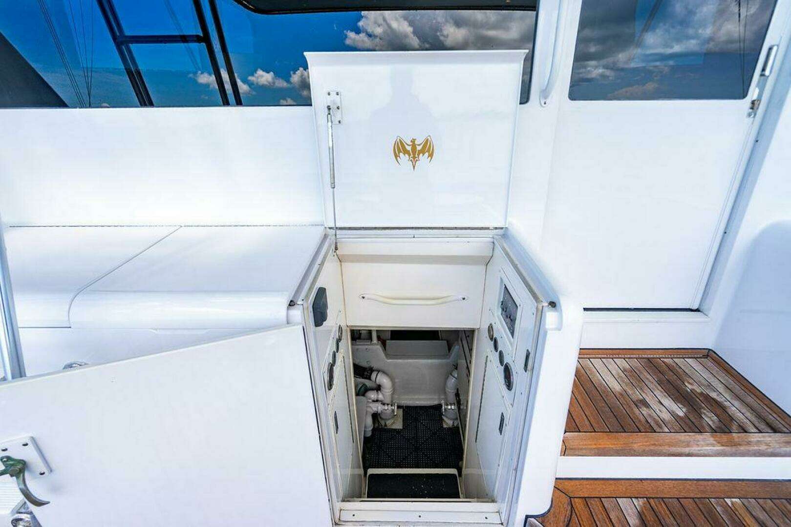 1999 Viking 55 Convertible - Image 59