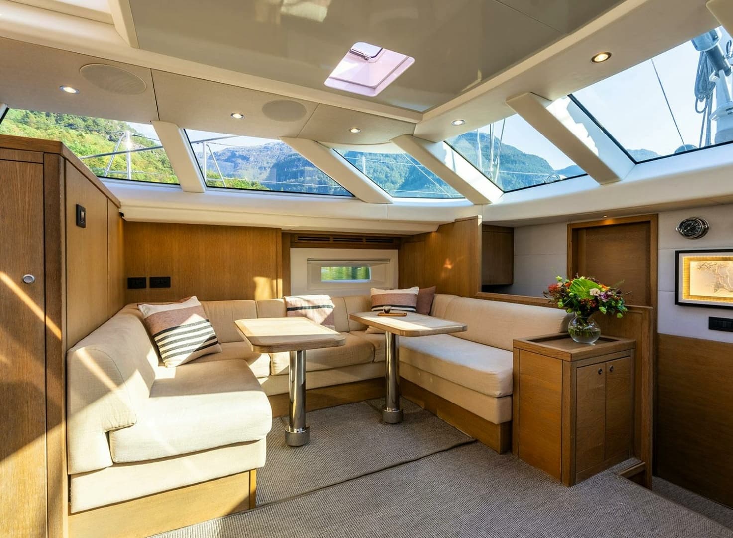 2014 Oyster Yachts Oyster 825 - Image 28