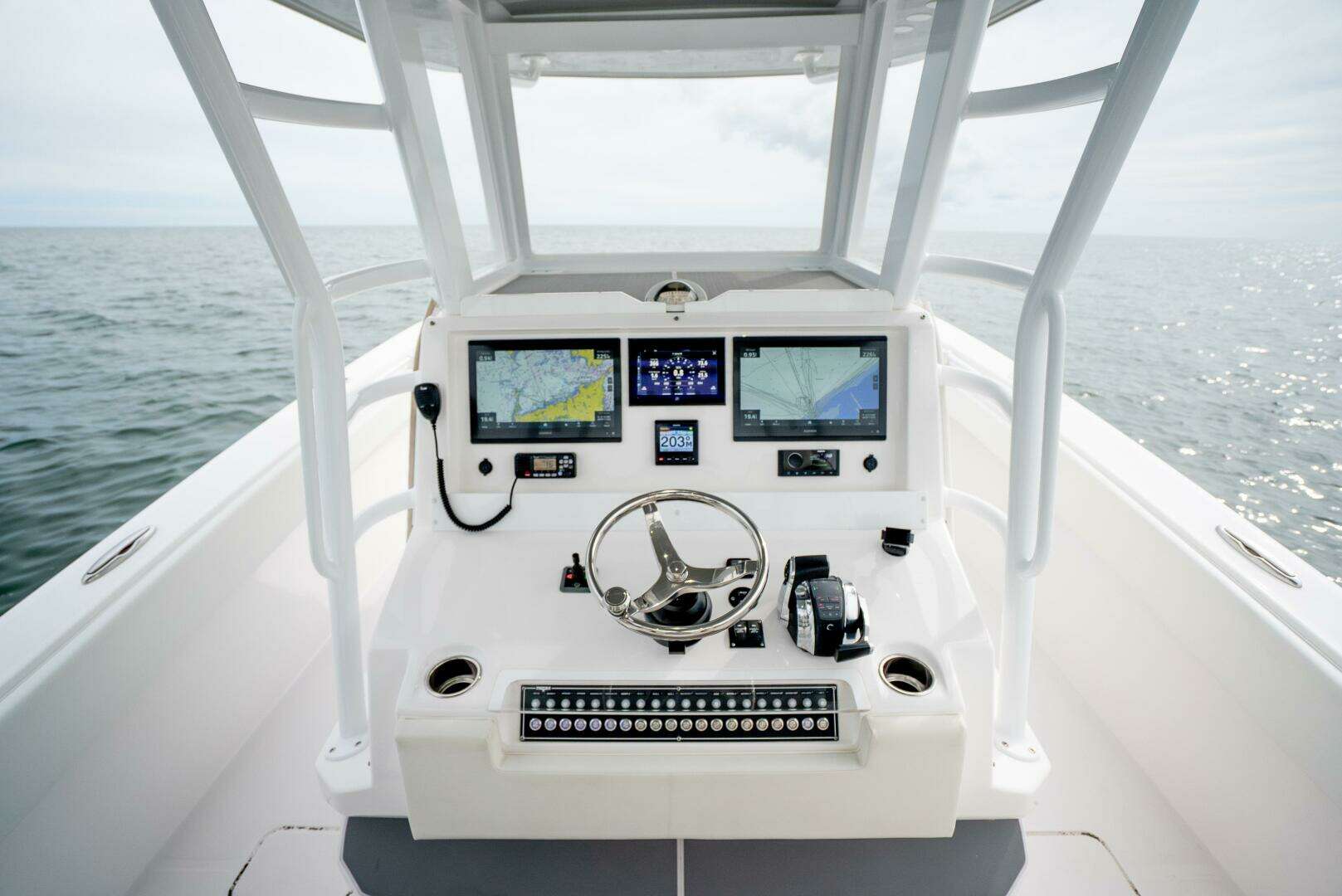 2020 Invincible 30 Open - Image 15