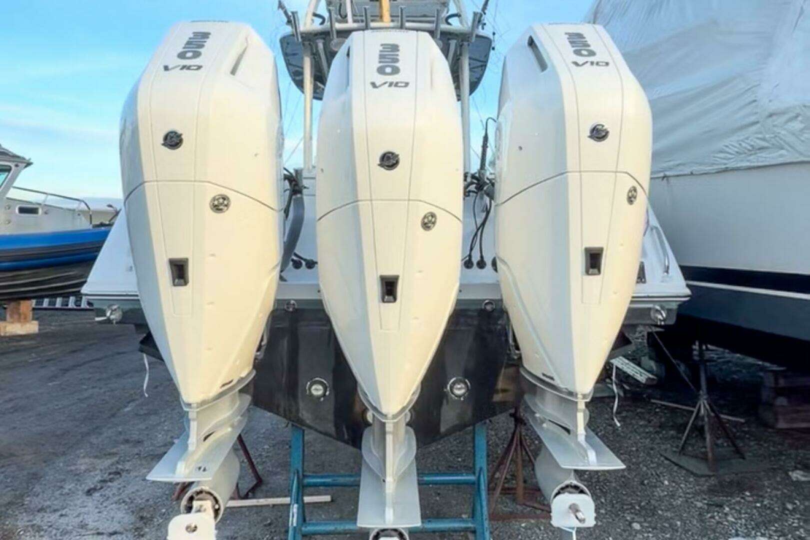 2017 Everglades 355 CC - Image 5