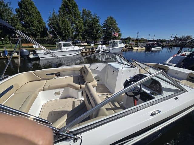 2025 Hurricane SunDeck 235 OB - 3
