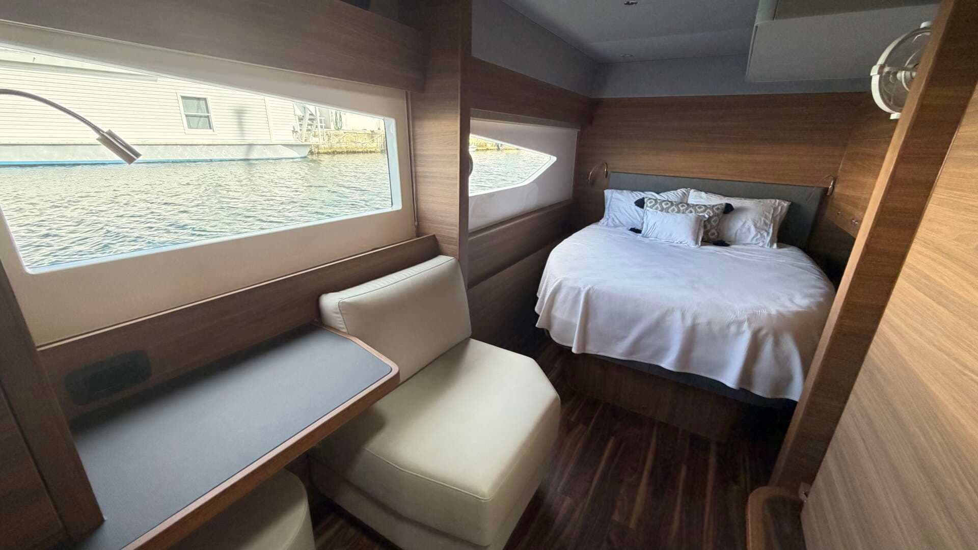 2025 Aquila 54 ENCLOSED BRIDGE - Image 94