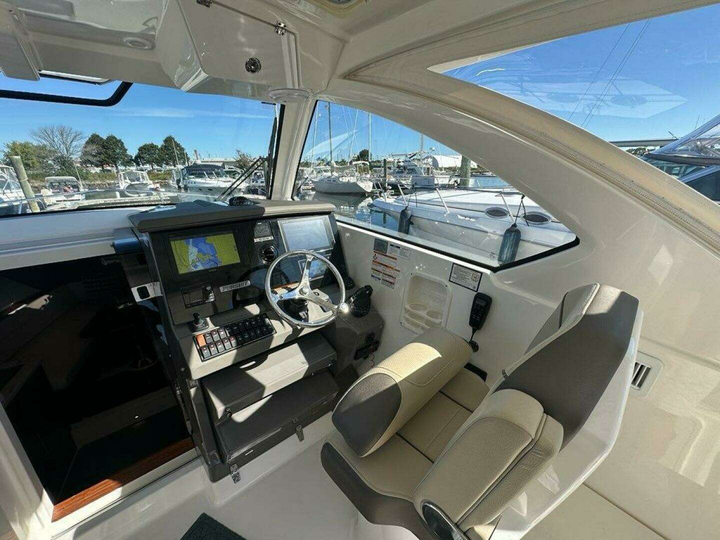 2020 Pursuit 355 OS - Image 7