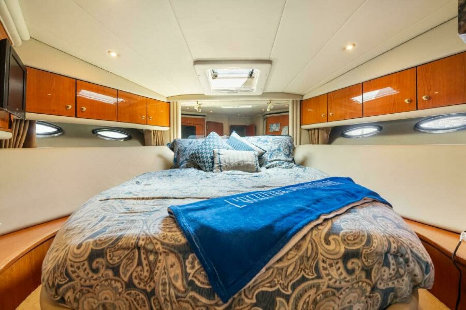 2001 Sea Ray 540 Cockpit Motor Yacht - Image 29
