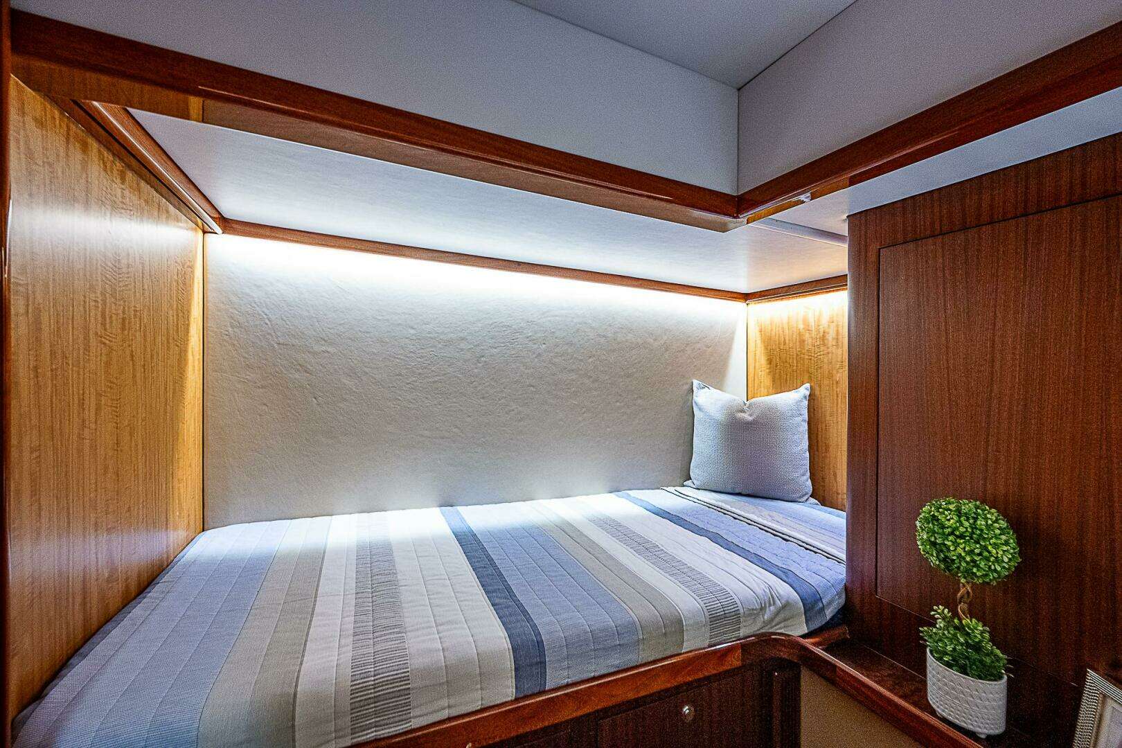 2022 Maverick 50 Sport Yacht - Image 19