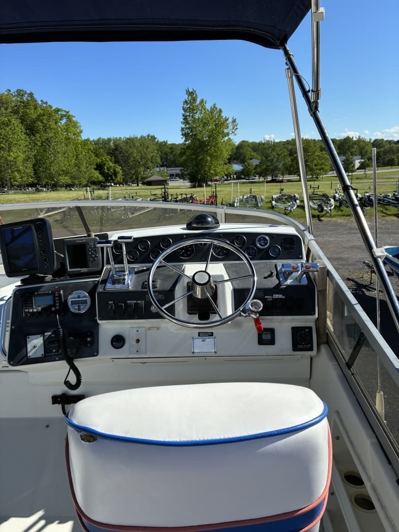 1995 Carver 370 Voyager - Image 8