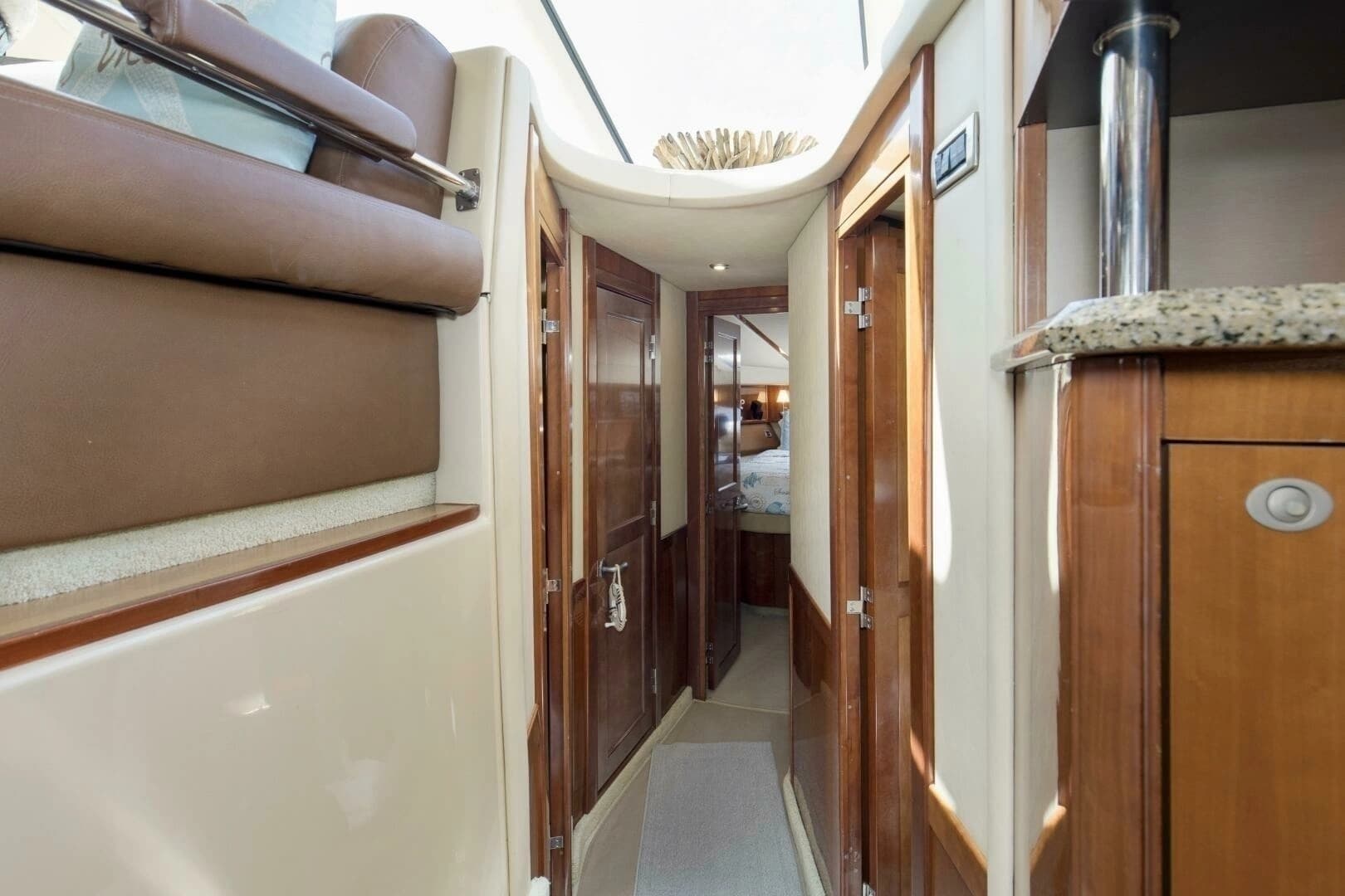 2007 Sea Ray 52 Sedan Bridge - Image 14