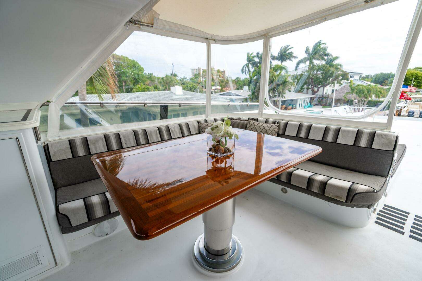 2001 Hatteras 100 Motor Yacht - Image 84