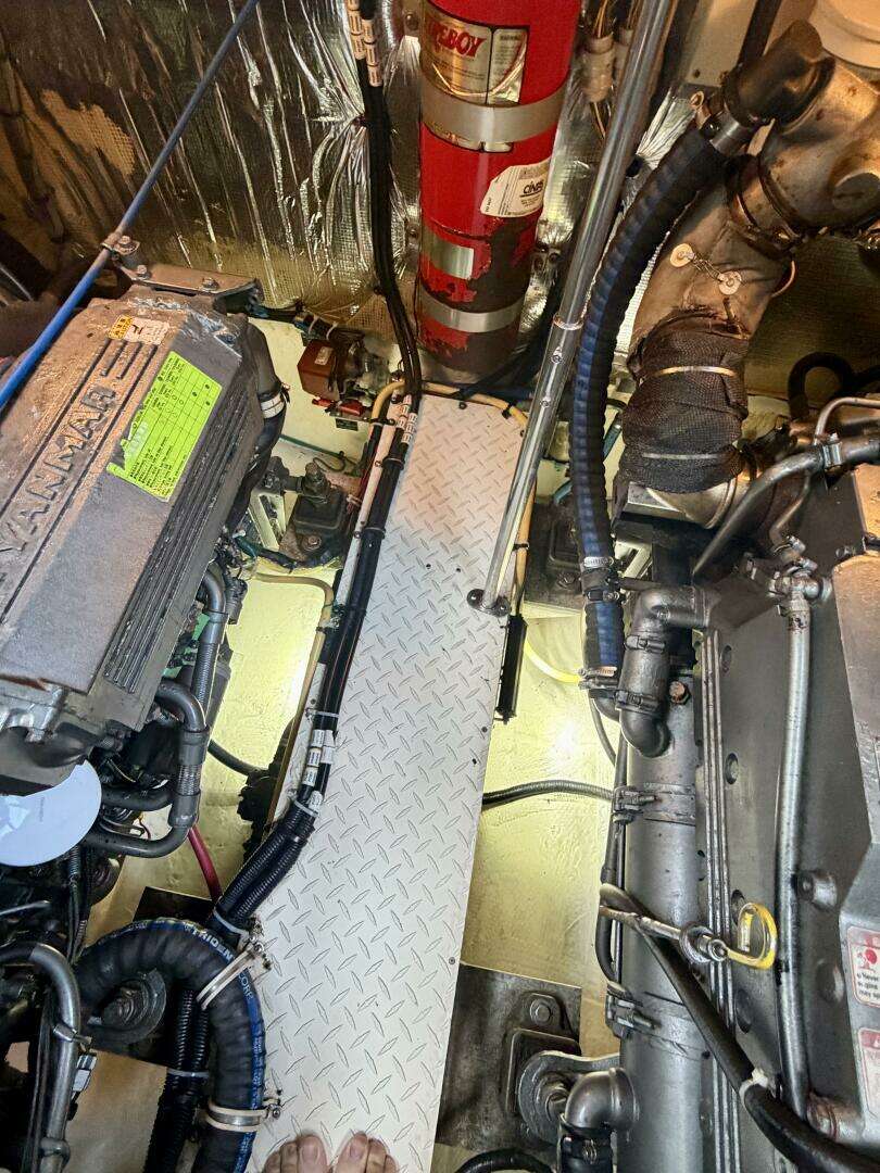 2007 Cruisers Yachts 370 Express - Image 30