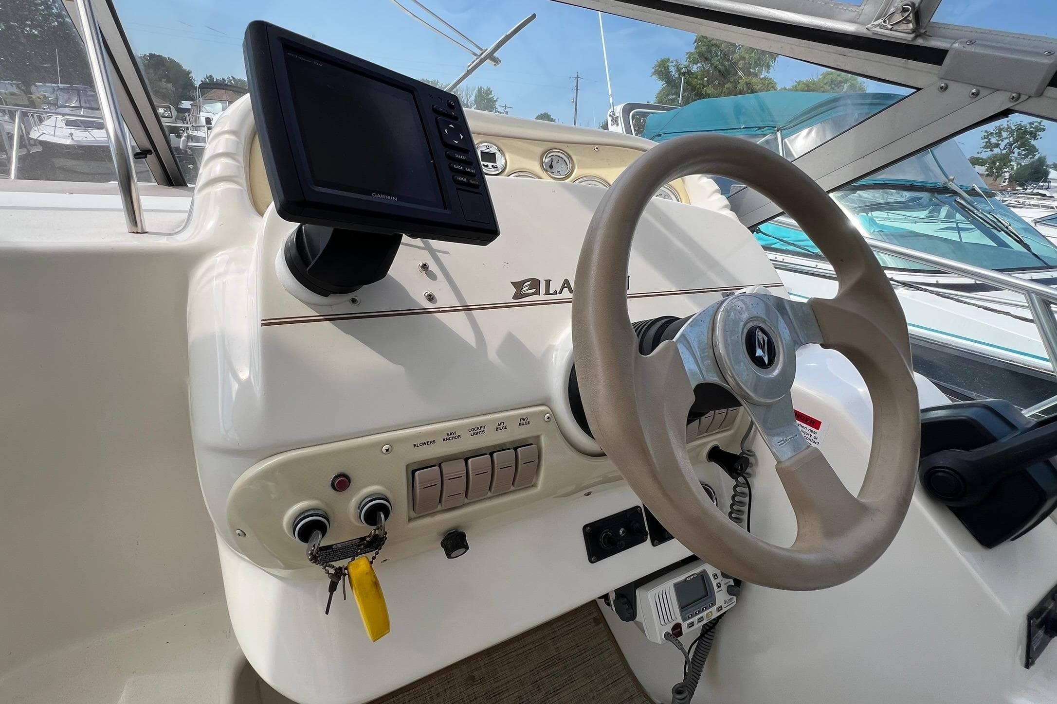Steering console of a 2000 Larson 330 Cabrio boat with navigation equipment.