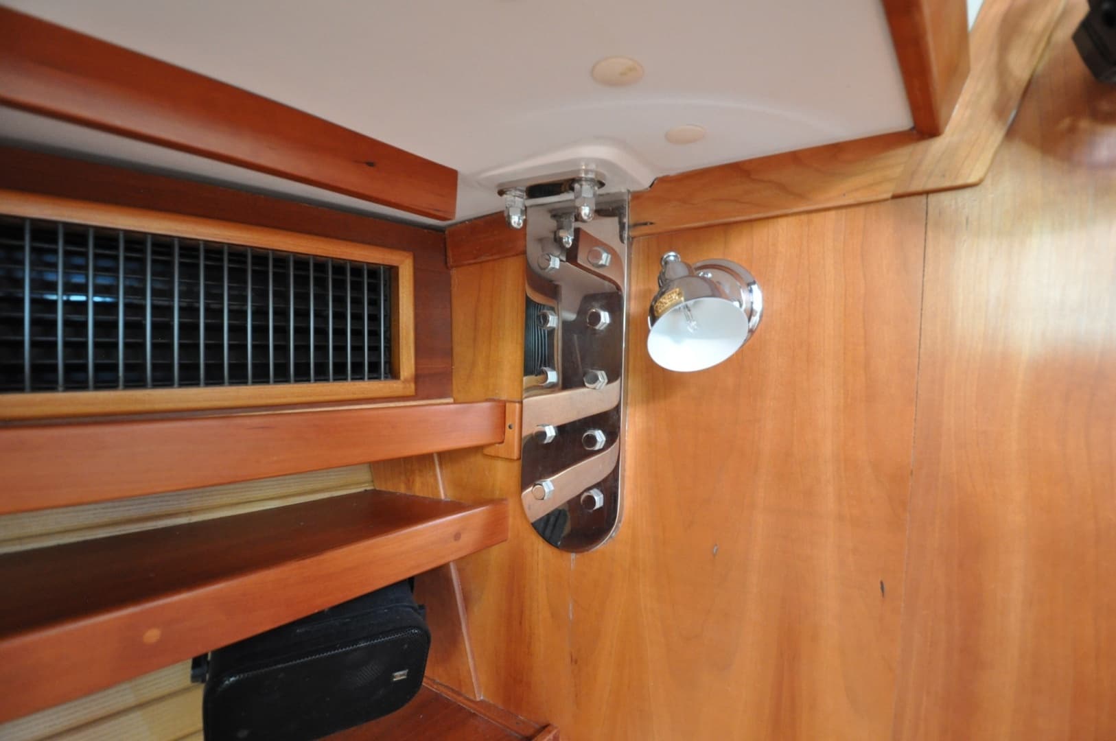2004 Sabre 426 - Image 86