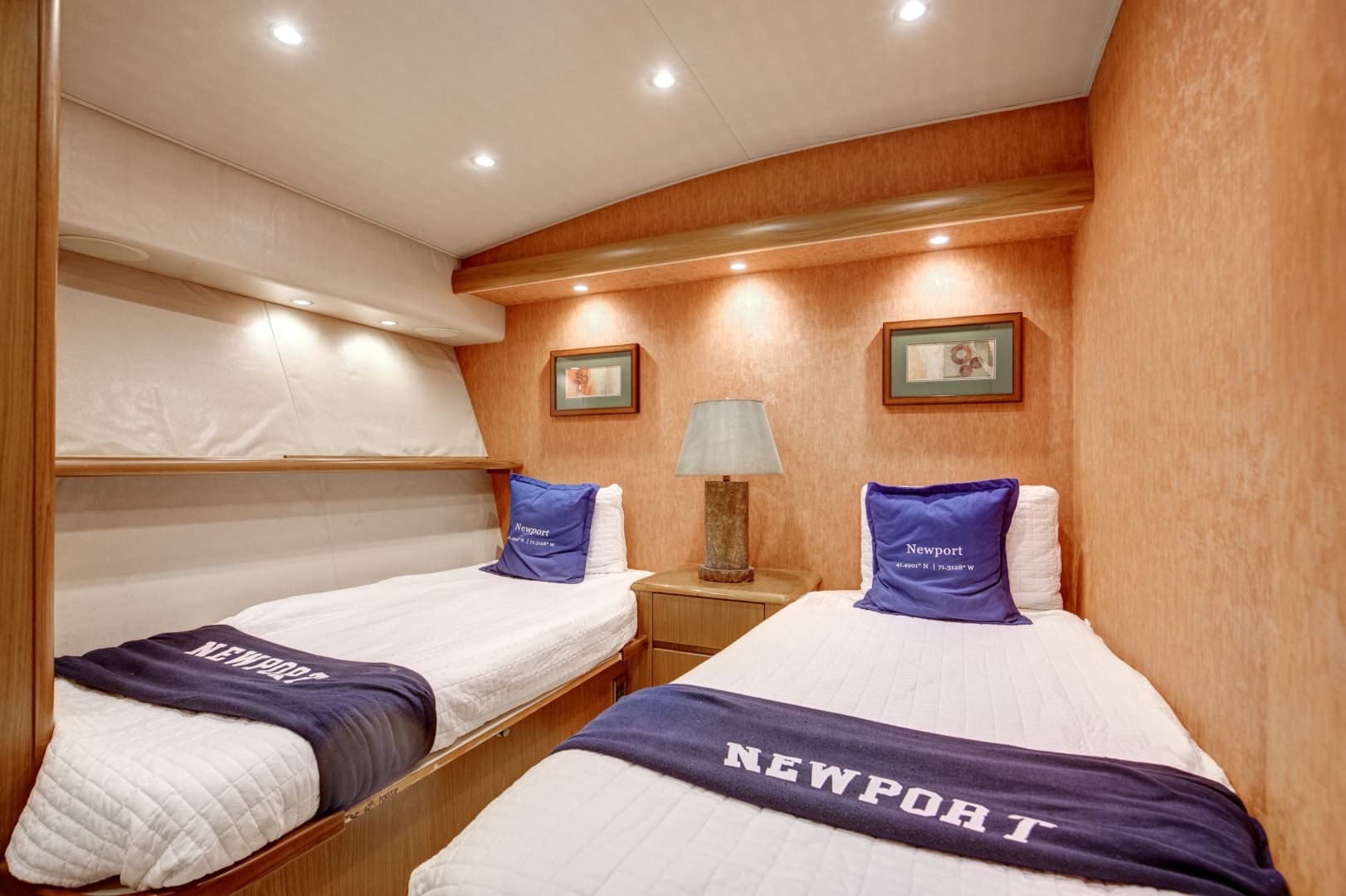 2010 Viking 82 Convertible - Image 26