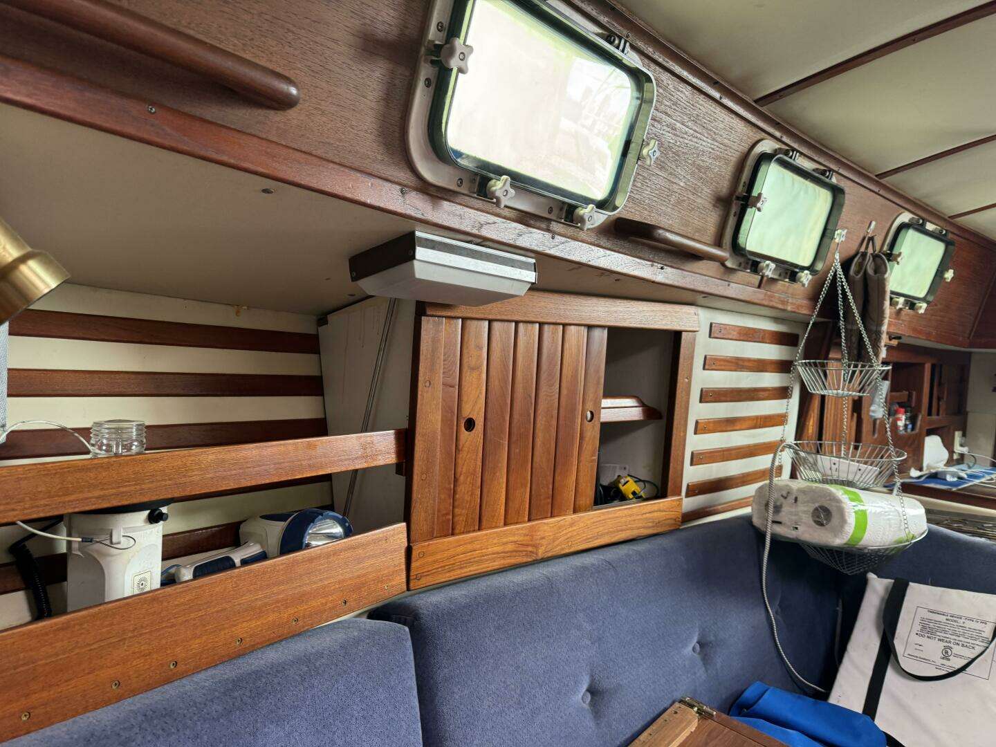 1984 Endeavour 33 - Image 11
