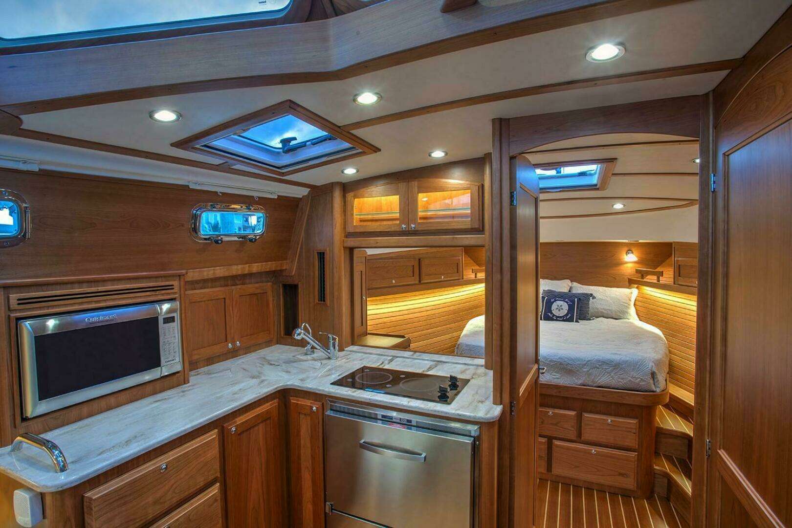 2026 Sabre 38 Salon Express - Image 11