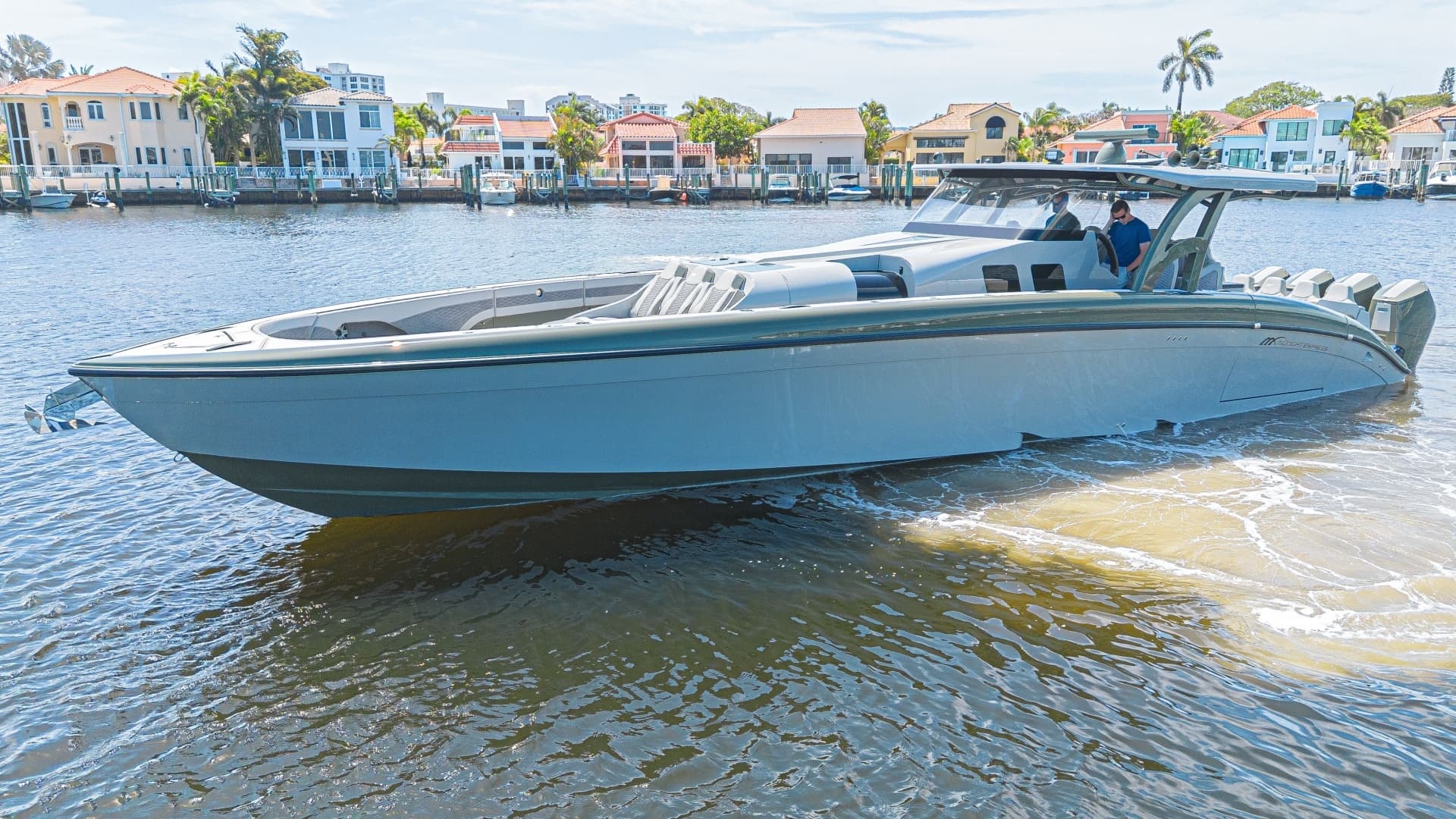 2025 Midnight Express 52 Vitesse - Image 3