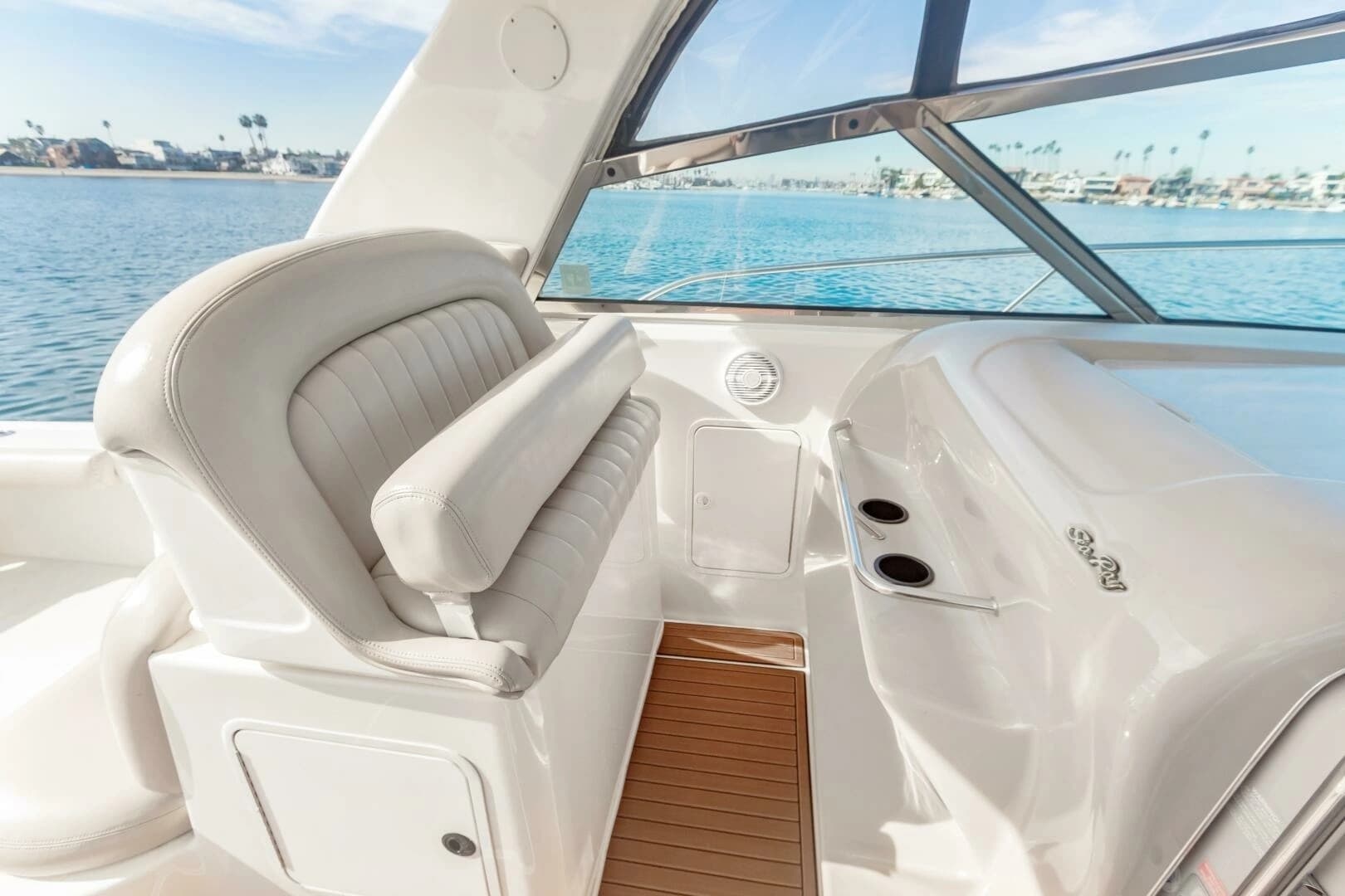 2000 Sea Ray 370 Express Cruiser - Image 30