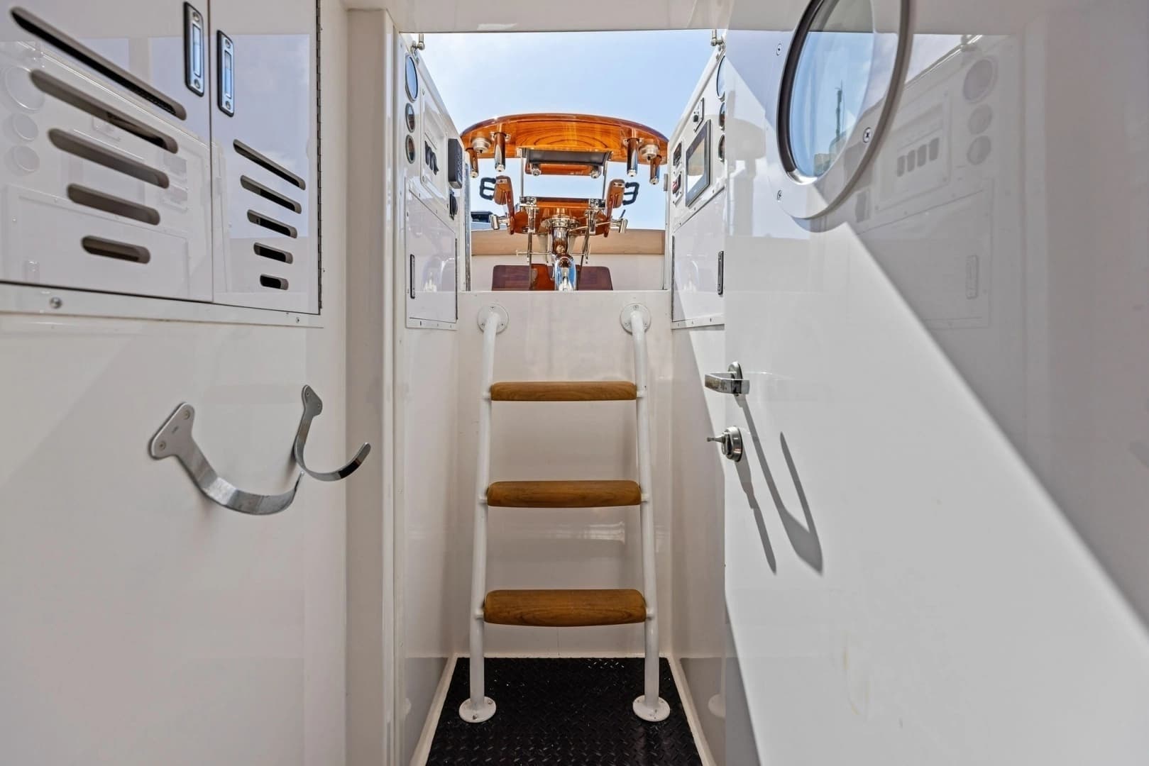 2008 Viking 68 Skybridge - Image 60