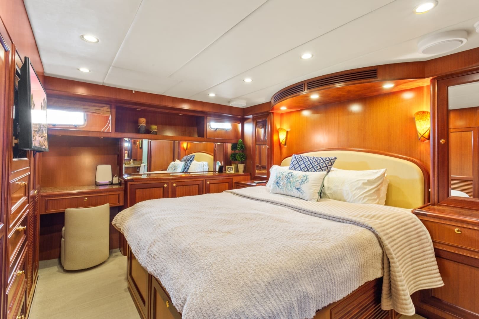 2005 Offshore Yachts Offshore 66 - Image 16