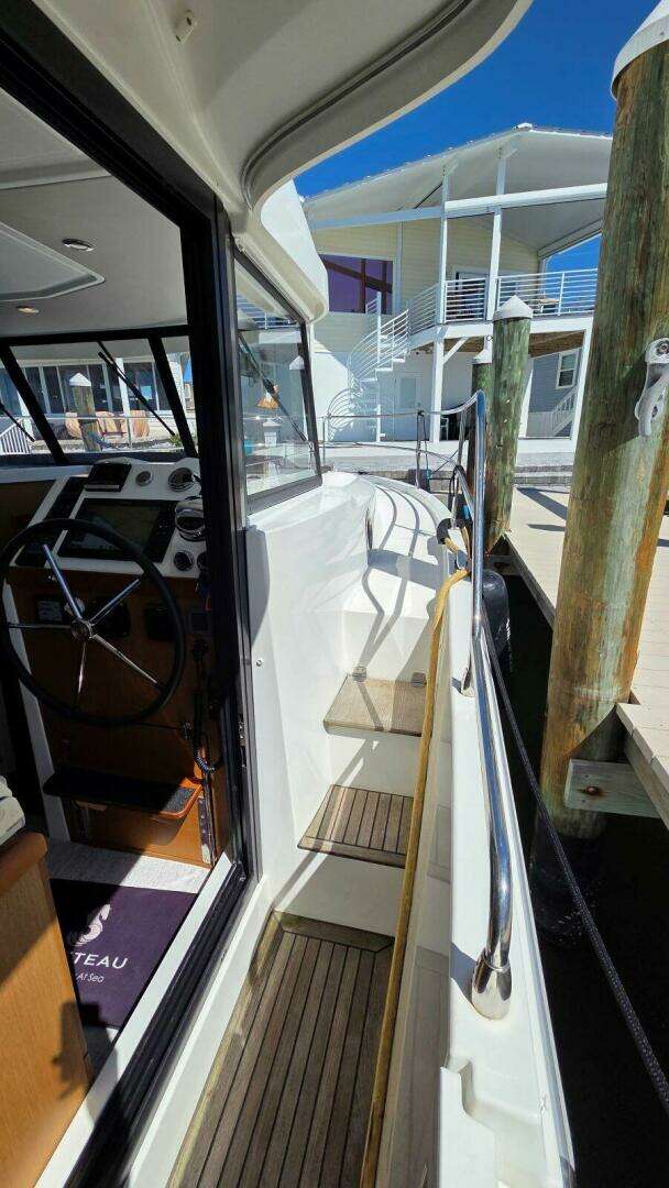 2019 Beneteau Swift Trawler 35 - Image 9