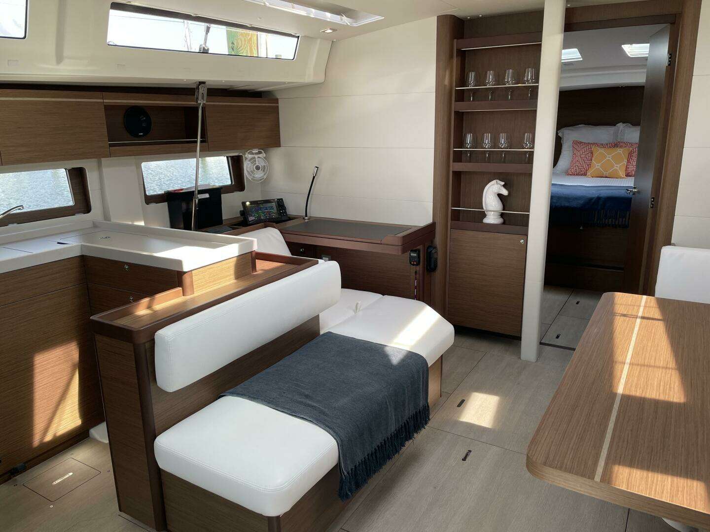 2024 Beneteau OCEANIS 51.1 - Image 10