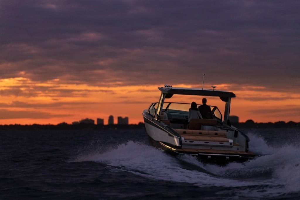 2023-Aviara-AV32-MarineMax