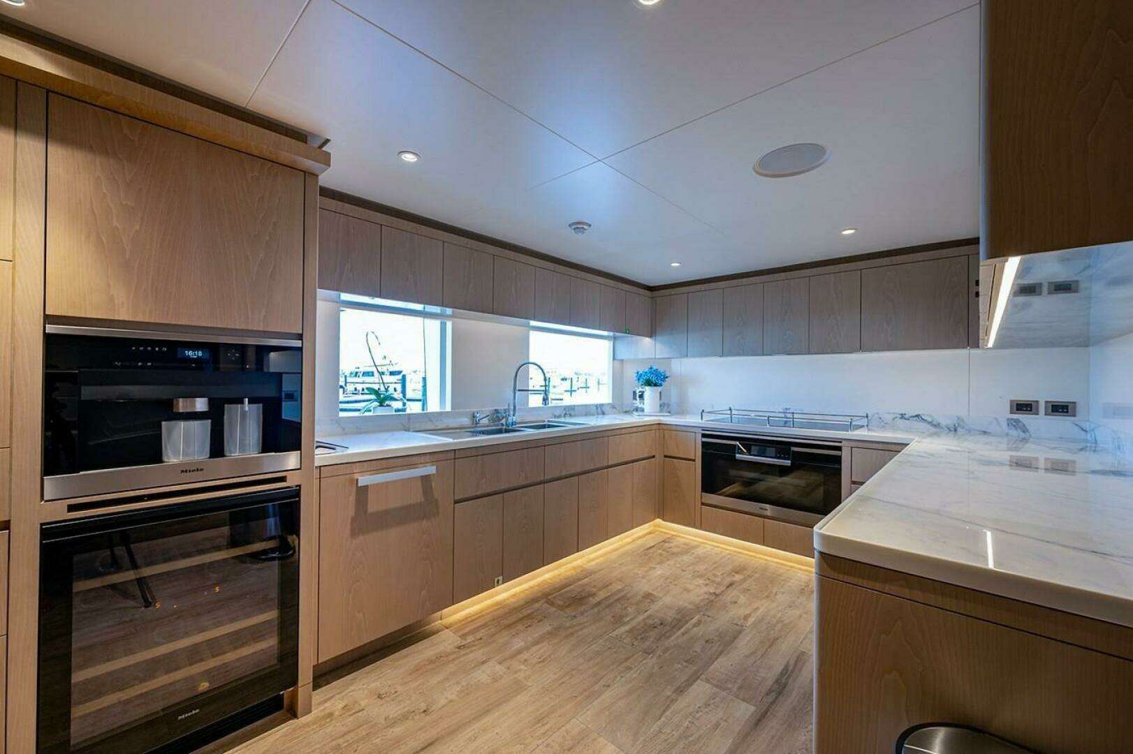 2020 Majesty Yachts 140 - Image 33